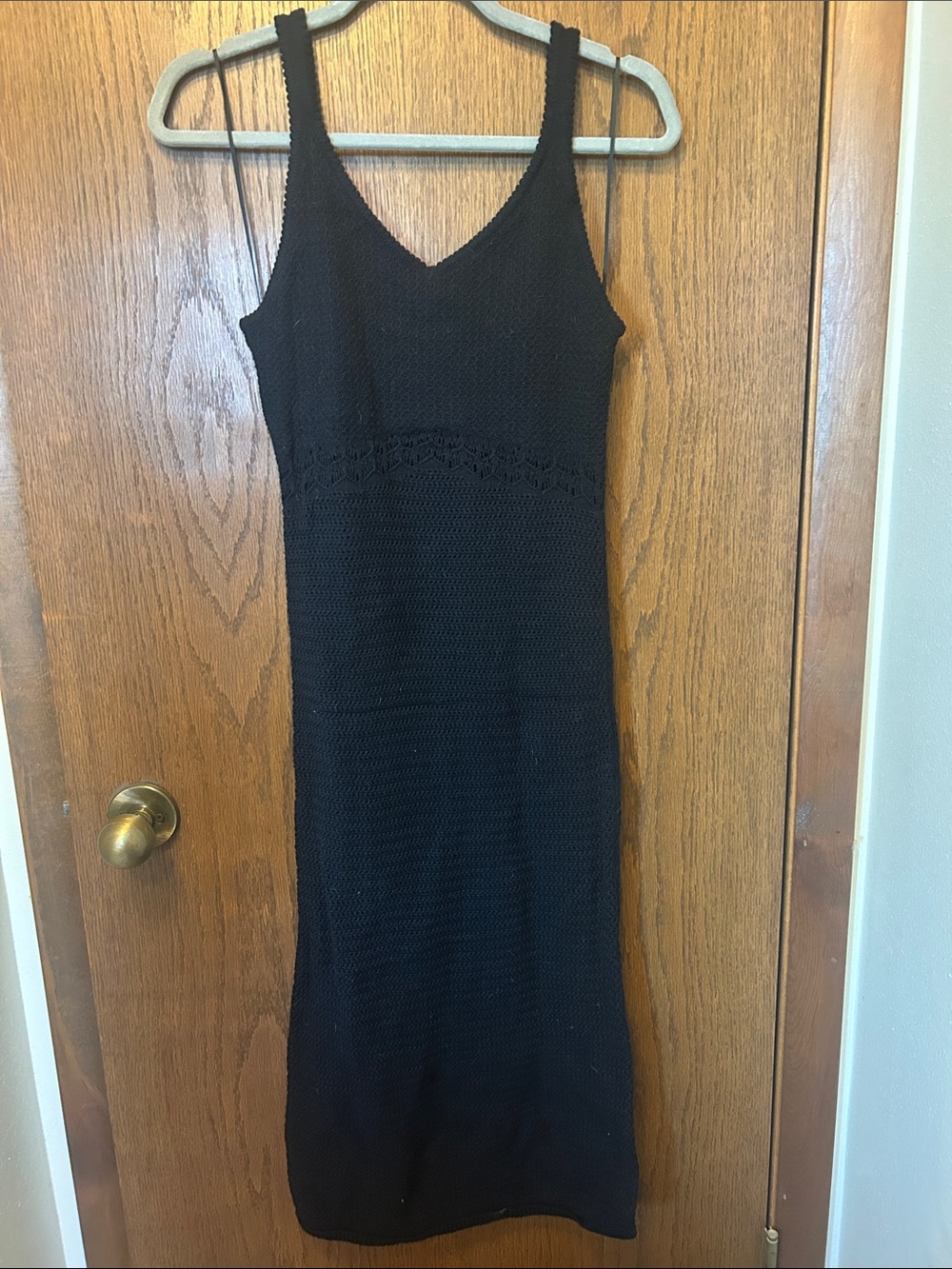 Old Navy Black Knit V‑Neck Sleeveless Midi Dress
